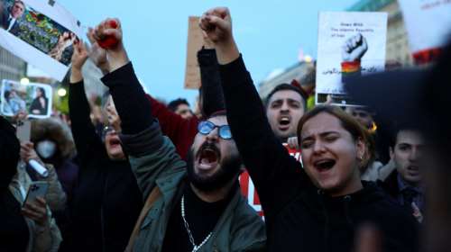 Ποτάμι οργής στο Ιράν: Τουλάχιστον 35 νεκροί στις διαδηλώσεις - Επιμένει η κυβέρνηση ότι η 22χρονη Αμινί δεν ξυλοκοπήθηκε