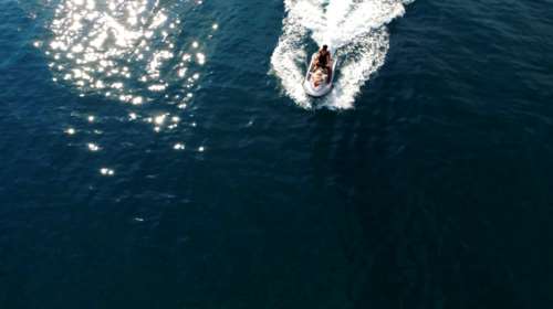 Ατύχημα με jet ski στη Χερσόνησο: Στο νοσοκομείο 54χρονη τουρίστρια - Δύο συλλήψεις