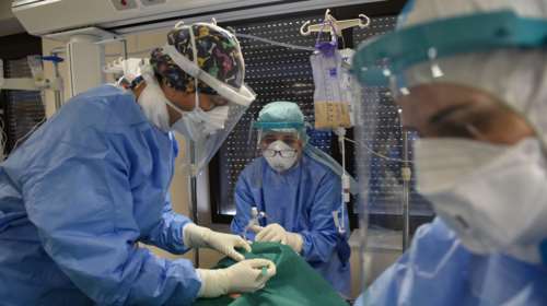 Κορονοϊός: Συγκλονιστικές μαρτυρίες γιατρών που νοσηλεύτηκαν σε ΜΕΘ - &quot;Με ισοπέδωσε η νόσος, δεν έπαιρνα ανάσα&quot;