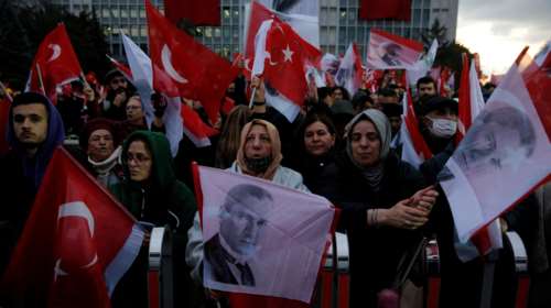 Τουρκία: Χιλιάδες στους δρόμους της Κωνσταντινούπολης για να διαδηλώσουν ενάντια στην άδικη καταδίκη Ιμάμογλου