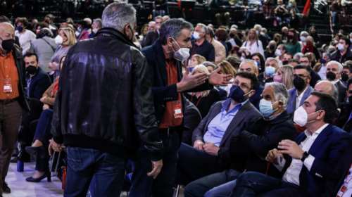 Επιχείρηση υποβάθμισης της εικόνας διχασμού στο συνέδριο του ΣΥΡΙΖΑ από την Κουμουνδούρου