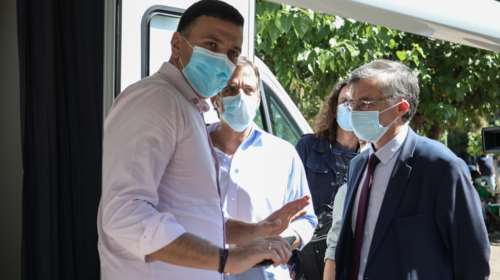 Κικίλιας και Τσιόδρας στην Κυψέλη: Έλεγχοι στις γειτονιές της Αθήνας με κινητές μονάδες για τεστ κορονοϊού [εικόνες]