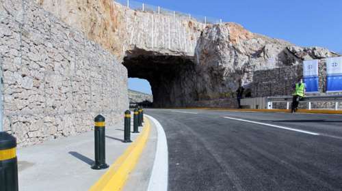 Ολοκληρώθηκαν οι εργασίες στην Αθηνών-Σουνίου - Στην κυκλοφορία δόθηκε η σήραγγα Λουμπάρδα [εικόνες]