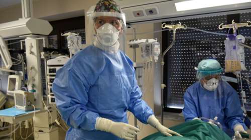 Κορονοϊός: Συγκλονίζει η 17χρονη που νοσηλεύτηκε σε ΜΕΘ - &quot;Έβλεπα εφιάλτες, δεν είχα επαφή με τον κόσμο&quot; [Βίντεο]