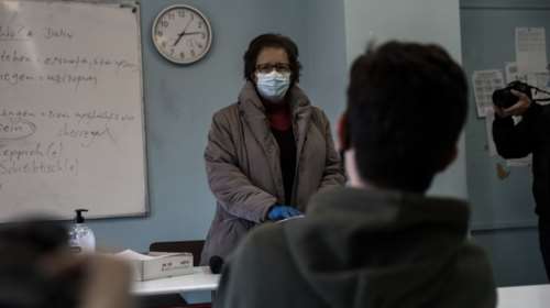 Άνοιγμα σχολείων: Πόσα τεστ πρέπει να κάνουν οι εκπαιδευτικοί - Τι ισχύει για εμβολιασμένους και ανεμβολίαστους