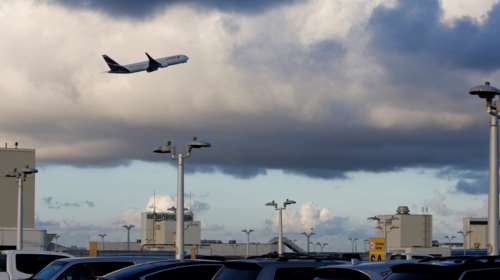 Χάος στα αεροδρόμια των ΗΠΑ: Καθυστερήσεις σε πάνω από 760 πτήσεις λόγω τεχνικού προβλήματος