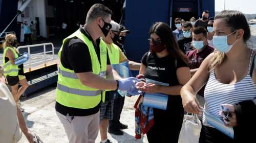 Κορονοϊός: Ανησυχία για την επιστροφή των αδειούχων του Αυγούστου - &quot;Μείνετε σπίτι&quot; για μια εβδομάδα η συμβουλή Μαγιορκίνη