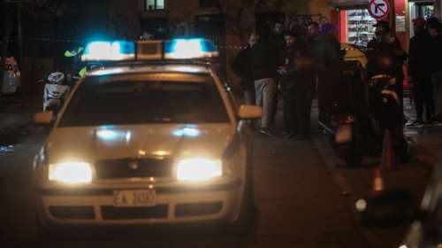 Πυροβολισμοί έξω από σχολείο στην Πανόρμου - Δύο νεαροί τραυματίες