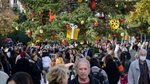 Συντάξεις και επιδόματα πριν τα Χριστούγεννα: Πότε καταβάλλονται – Τι αλλάζει στα ποσά από τον Ιανουάριο