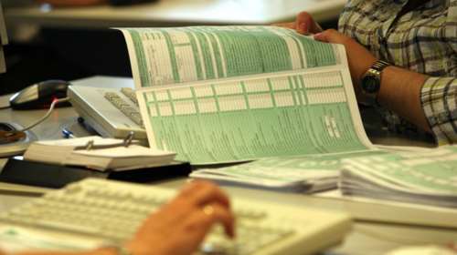 Φορολογικές δηλώσεις: Χωρίς επιπλέον φόρο 7 στους 10 - Πώς θα πληρωθεί ο φόρος εισοδήματος