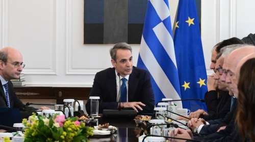 Πώς "κάηκε" ο ανασχηματισμός - Καμία αλλαγή πριν κοπάσει η θύελλα των Τεμπών