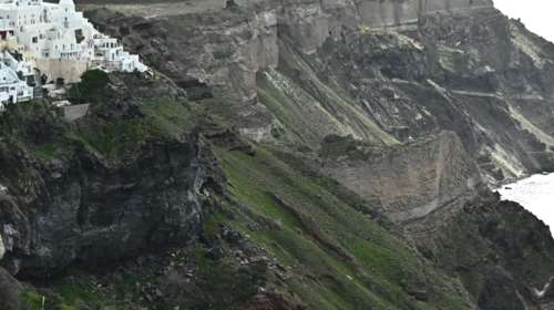 Σαντορίνη: Ανησυχία για την ηφαιστειακή δραστηριότητα - &quot;Οι σεισμοί δεν ήταν καθαροί, μάλλον ανεβαίνει το μάγμα&quot; λέει ο Συνολάκης