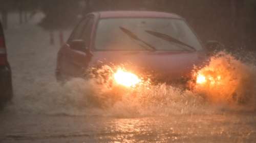 Επιμένει και την Πέμπτη η κακοκαιρία Elias: Σφοδρές καταιγίδες στη Μαγνησία, στο επίκεντρο Βόλος και Πήλιο [Live]