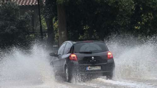 Κακοκαιρία: Καταιγίδες και φωτιές από κεραυνούς στην Αττική - Στον Άγιο Στέφανο το μεγαλύτερο ύψος βροχής [Live οι εξελίξεις]