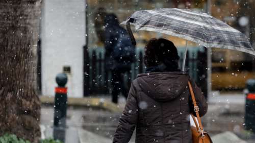 Πτώση θερμοκρασίας σήμερα, πού θα βρέξει - Νέα επιδείνωση από αύριο, διαφωνία μετεωρολόγων για τα χιόνια