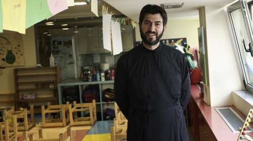 Κόλαφος η πρόταση του εισαγγελέα για τον πατέρα Αντώνιο: Παραπομπή σε δίκη για κατάχρηση ανηλίκων σε ασέλγεια