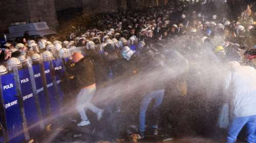 Οργή στην Τουρκία για Ερντογάν: Άγρια επεισόδια για τρίτη μέρα με χιλιάδες διαδηλωτές - Αρνείται τις κατηγορίες ο Ιμάμογλου [εικόνες - βίντεο]