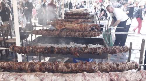 Πασχαλινά έθιμα από κάθε γωνιά της Ελλάδας: Ο οβελίας, οι αυγομαχίες και το κάψιμο του Ιούδα