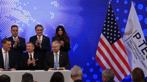 Υπογραφή συμφωνίας μεταξύ Hellenic Energy, Εnergean και Exxon Mobil για γεωτρήσεις στο Ιόνιο [live]