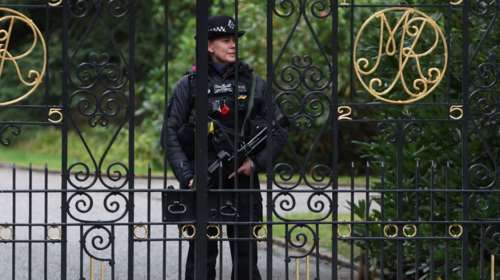 Βασίλισσα Ελισάβετ: Συναγερμός για την υγεία της - Το BBC ONE διέκοψε το πρόγραμμά του - Μεταδίδει live τις εξελίξεις