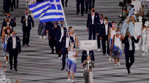 Ολυμπιακοί Αγώνες: Πετρούνιας και Κορακάκη μπήκαν πρώτοι στο Στάδιο με την Ελληνική σημαία [Εικόνες]