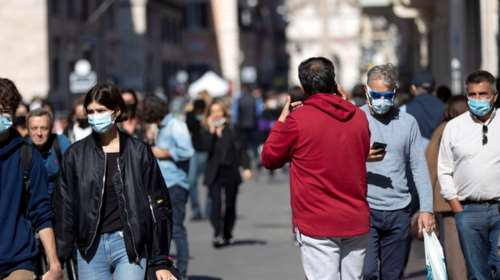Ο κορονοϊός &quot;σκεπάζει&quot; την Ευρώπη - Οι χώρες που βρίσκονται &quot;στο κόκκινο&quot; και τα μέτρα που επιστρέφουν