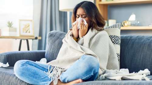 Κορονοϊός: Τα τέσσερα πρώτα συμπτώματα που εμφανίζονται στη μετάλλαξη Όρθρος - Τα προειδοποιητικά σημάδια