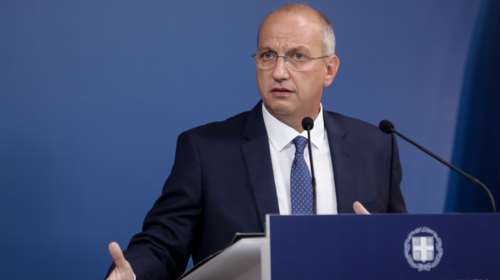 Νέος κυβερνητικός εκπρόσωπος: Παραδέχθηκε λάθη στις πυρκαγιές, άδειασε Τσιτσιπά - Τι είπε για Χρυσοχοΐδη