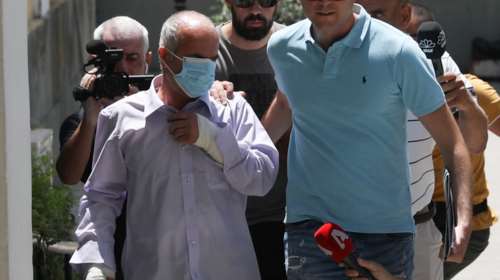 Γυναικοκτονία στο Κουκάκι: Ποινική δίωξη για ανθρωποκτονία από πρόθεση - Στα δικαστήρια με επιδέσμους [εικόνες]