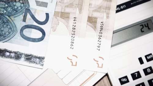 Τέλος επιτηδεύματος: Για ποιους καταργείται, ποιοι θα συνεχίσουν να πληρώνουν έως 1.000 ευρώ