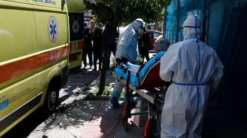 Ανησυχία για τα νέα κρούσματα κορονοϊού: Ετοιμη η κυβέρνηση για τοπικά lockdown- Γιατί επιστρέφει η ενημέρωση Τσιόδρα