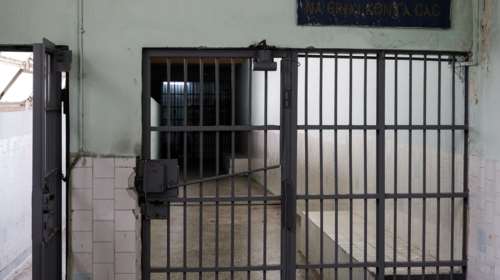 Συναγερμός στις φυλακές Κορυδαλλού: Βρέθηκε θαμμένο στο προαύλιο πιστόλι με γεμιστήρα και σφαίρες [βίντεο]