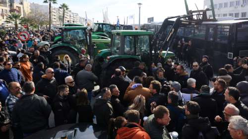 Αγροτικά μπλόκα: Διάλογο χωρίς τελεσίγραφα θέλει η κυβέρνηση - &quot;Κοστολογούμε τα αιτήματα&quot;