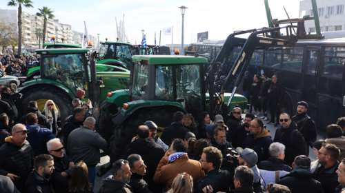 Αγροτικά μπλόκα: Διάλογο χωρίς τελεσίγραφα θέλει η κυβέρνηση - &quot;Κοστολογούμε τα αιτήματα&quot;