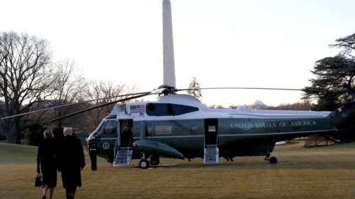 ΗΠΑ: Ο Τραμπ φεύγει και υπόσχεται πως θα ξαναγυρίσει - &quot;Θα επιστρέψω με τον ένα ή τον άλλο τρόπο&quot;