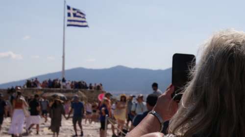 &quot;Το ελληνικό οικονομικό θαύμα&quot;: Το γερμανικό δίκτυο RND επαινεί τις επιδόσεις της ελληνικής οικονομίας