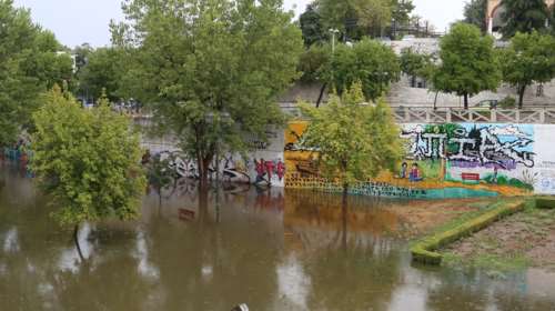 Κακοκαιρία Daniel: Συναγερμός στη Λάρισα για την υπερχείλιση του Πηνειού - Εκκενώθηκαν τρία χωριά, πλημμυρίζει και η πόλη