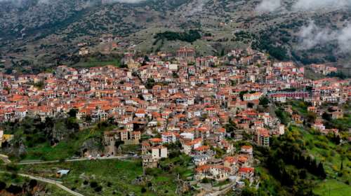 Αντιμέτωπη με τη λειψυδρία και η Αράχωβα: Ολονύχτια διακοπή νερού - Η έκκληση του Δήμου στους κατοίκους