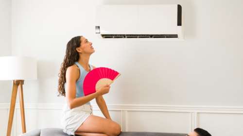 Προσοχή στα κλιματιστικά: Φέτος το καλοκαίρι το ρεύμα θα είναι ακριβό - Πίνακες με τις τιμές