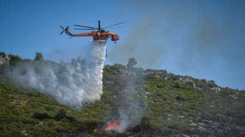 Αιτωλοακαρνανία: Δύο φωτιές από κεραυνούς σε ορεινή δύσβατη περιοχή