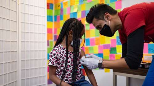 Κορονοϊός: Τα εμβόλια απέτρεψαν 20 εκατ. θανάτους παγκοσμίως μέσα στον πρώτο χρόνο χορήγησης