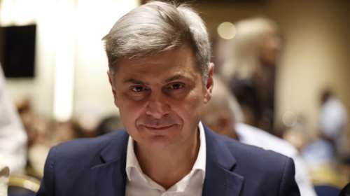 Άναψε φωτιές στην Κουμουνδούρου η πρόταση Φαραντούρη για κυβέρνηση ειδικού σκοπού - Επιμένει παρά το άδεισμα από ΣΥΡΙΖΑ