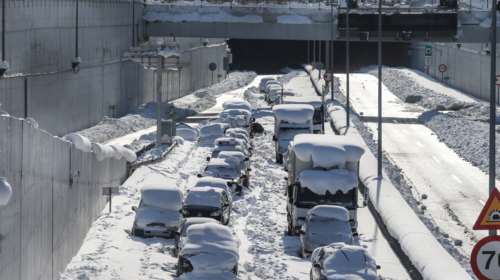 Απίστευτο: Εγκλωβισμένοι της Αττικής Οδού ακόμα περιμένουν τις αποζημιώσεις - Ενα χρόνο μετά τη σφοδρή χιονόπτωση