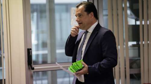 Γεωργιάδης: Σε λίγες μέρες θα ομαλοποιηθεί η αγορά για τις προστατευτικές μάσκες