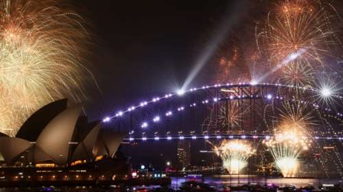 Ο πλανήτης υποδέχεται το 2026 - Εντυπωσιακό σόου πυροτεχνημάτων σε Σίδνεϊ και Ν. Ζηλανδία [εικόνες]