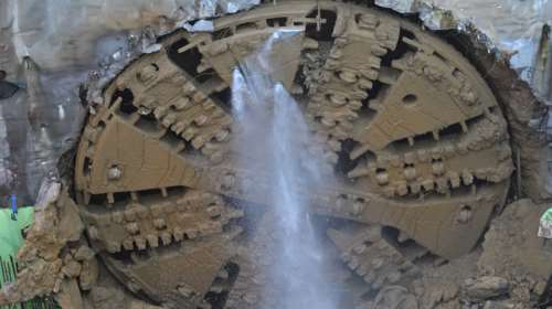 Γραμμή 4 του Μετρό: Η στιγμή που ο μετροπόντικας "Αθηνά" σπάει τον τοίχο στο φρέαρ του Ευαγγελισμού [εικόνες - βίντεο]