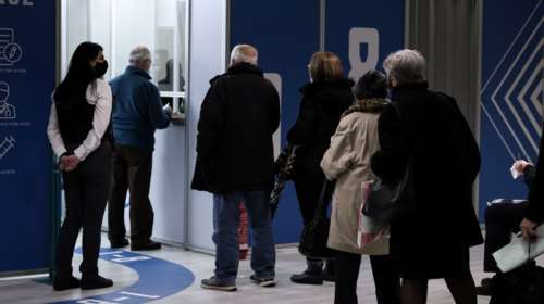 Απογοήτευση: Ένας στους τρεις άνω των 70 ετών δεν εμβολιάζεται - Αποκαλυπτικά στοιχεία του ECDC για την Ελλάδα [πίνακες]