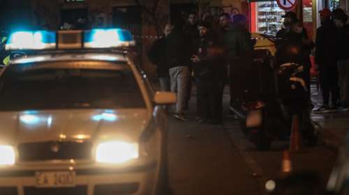 Πυροβολισμοί έξω από καφετέρια στον Βύρωνα – Στο νοσοκομείο ένας 43χρονος ταξιτζής