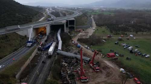 Τέμπη: Νέες αποκαλυπτικές συνομιλίες από τη μοιραία νύχτα - &quot;Επειδή παίζουμε ζωές, σας παρακαλώ πολύ, κλείστε την πόρτα&quot; [Βίντεο]
