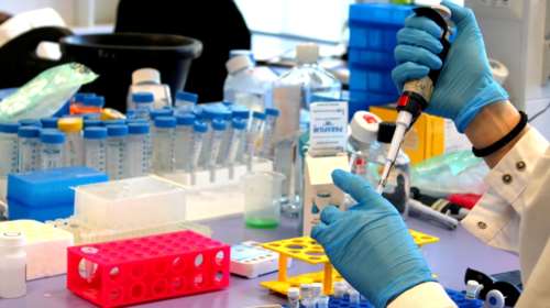 Κορονοϊός: Πρέπει να κάνουμε την τρίτη δόση των εμβολίων; Απαντήσεις σε 5 ερωτήσεις από το ΕΚΠΑ